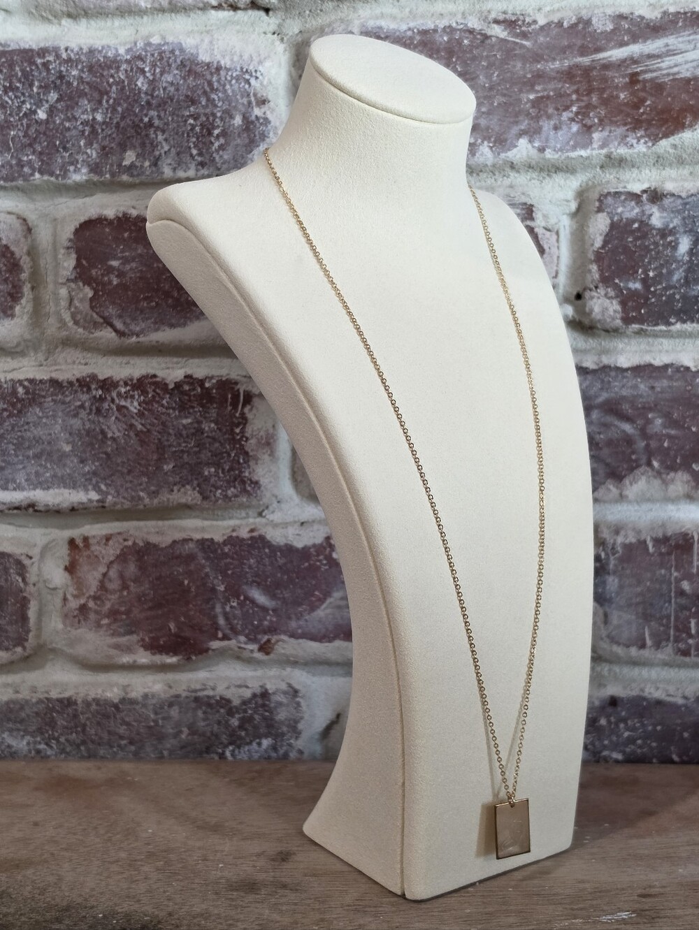 GLDN Minimalist Line-art Female Form Necklace